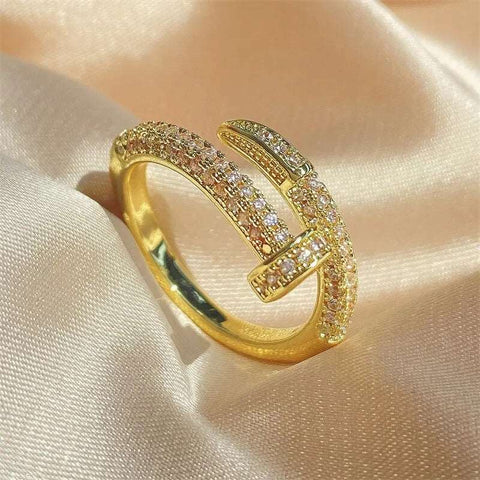 Irregular Claw-Set Zirconia Ring