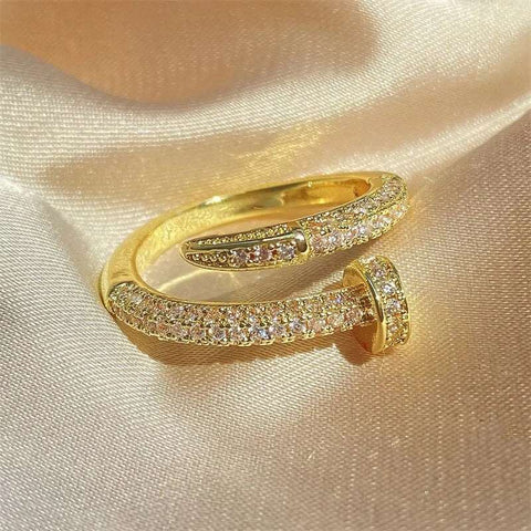 Irregular Claw-Set Zirconia Ring