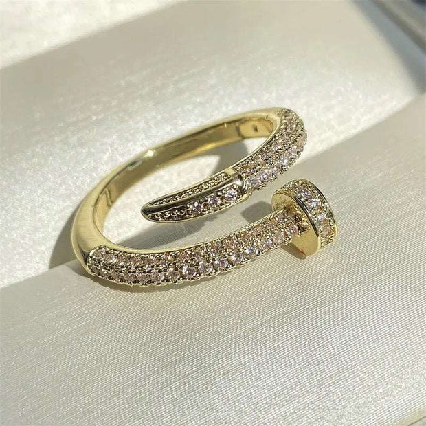 Irregular Claw-Set Zirconia Ring