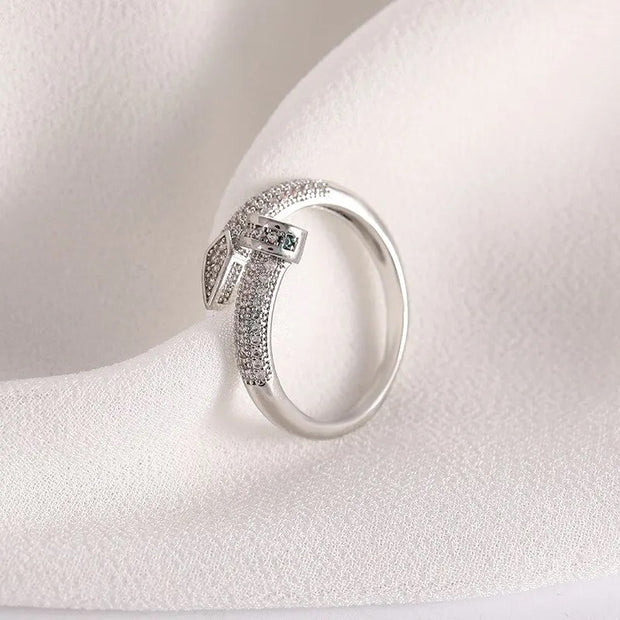 Irregular Claw-Set Zirconia Ring