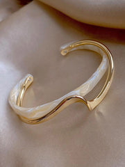 White Shellfish C-Shaped Bracelet